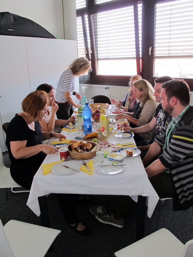 Gemütliche gemeinsame Mittags-Brotzeit