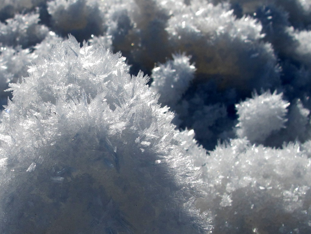 Klitzernde Schneekristalle