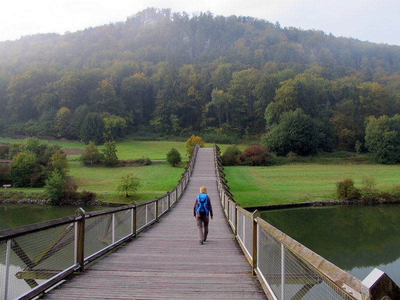 Auf der längsten Holzbrücke Europas bei Essing